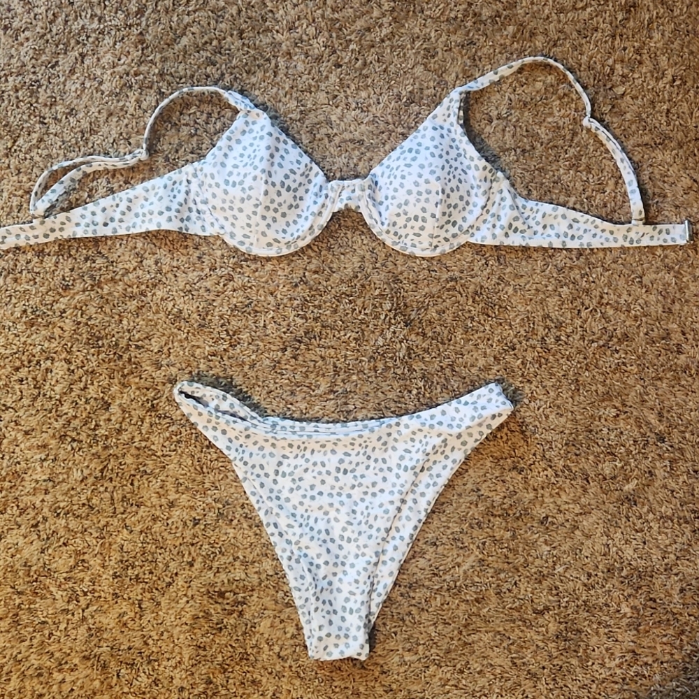 Underwire white and green bikini